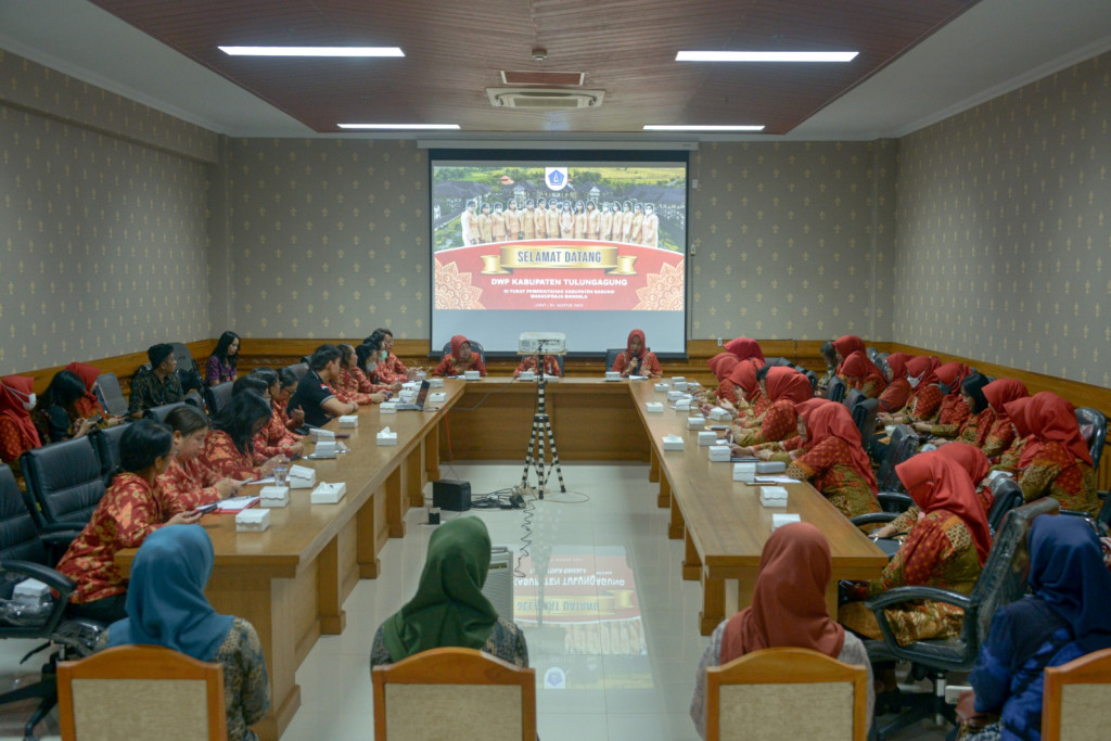 Ketua DWP Badung Terima Kunja DWP Kabupaten Tulungagung